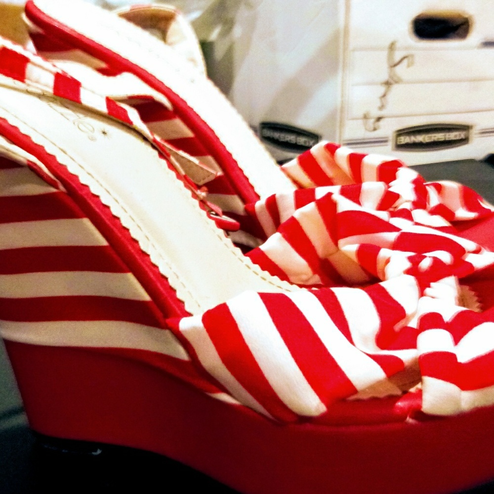 Red/white striped wedges sz 9